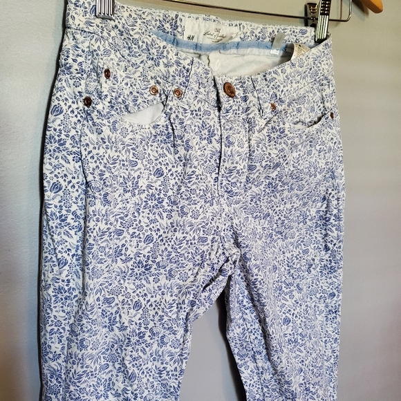 H&M L.O.G.G. Floral White/Blue Jeans - Size 6 - Picture 2 of 10